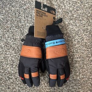 The North Face Montana Pro SG GTX glove. NEW. Small adult.